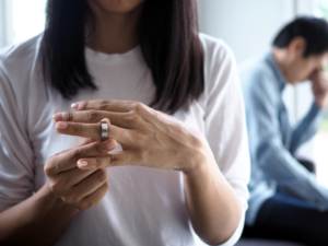 mối quan hệ kết thúc ảnh hưởng thế nào đến thị thực hôn nhân